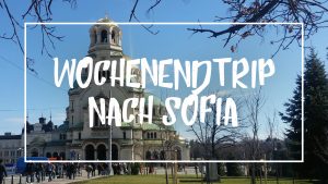 Weiße Schrift auf einem Bild der Alexander Newski Kathedrale: "Wochenendtrip nach Sofia"